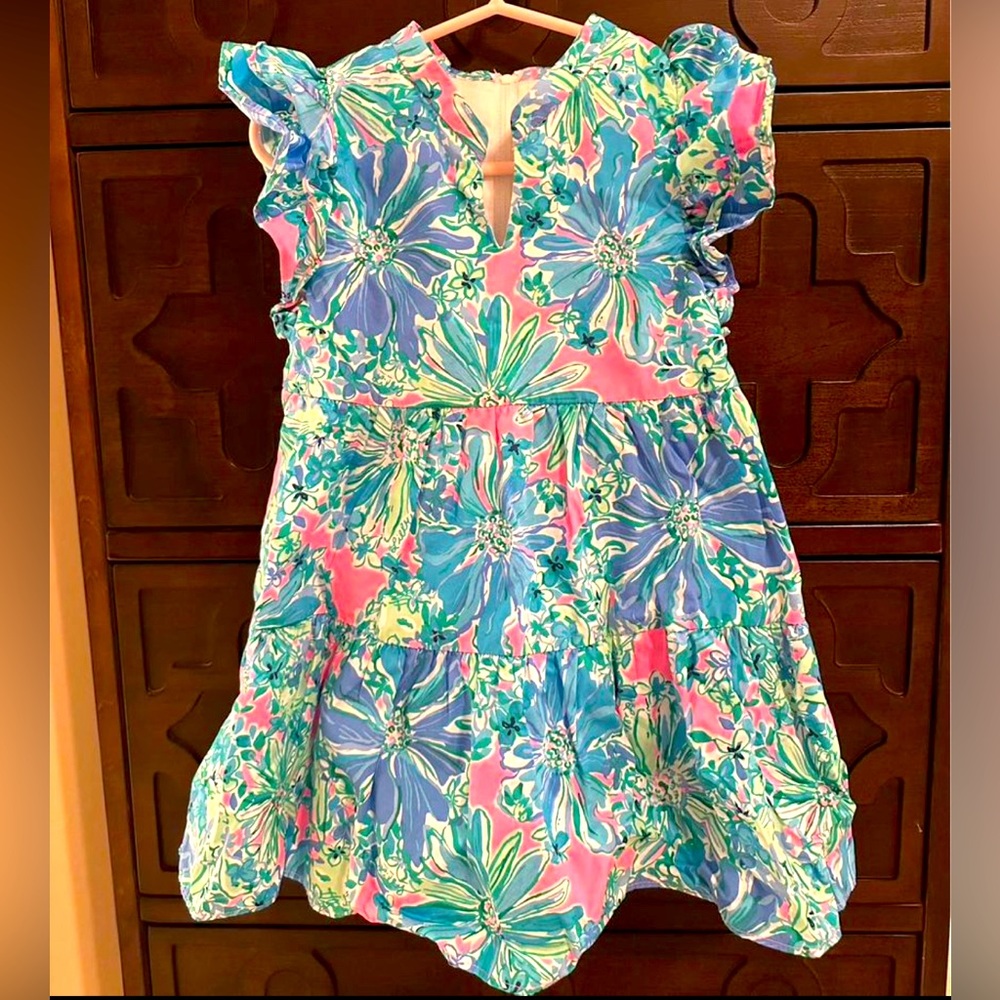 Girls Lilly Pulitzer dress with ruffle sleeve. Size 4.